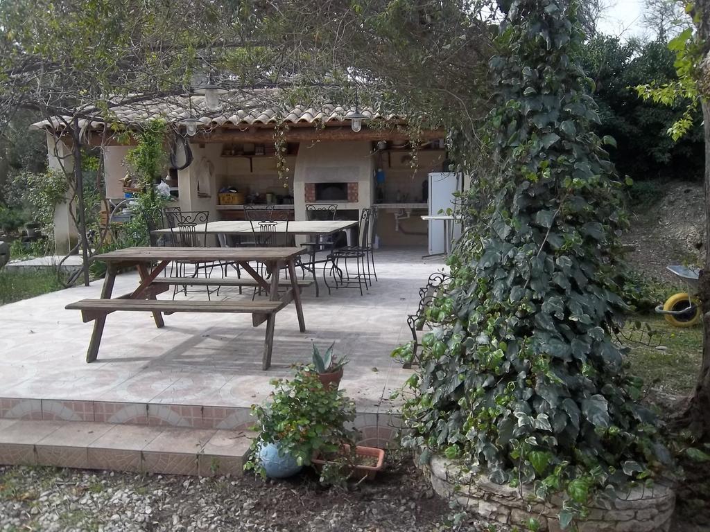 B&B Le Petit Frigouye Rochefort-du-Gard Exterior foto