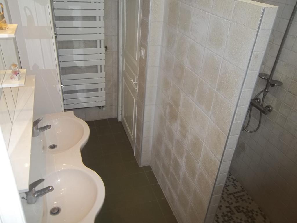B&B Le Petit Frigouye Rochefort-du-Gard Quarto foto
