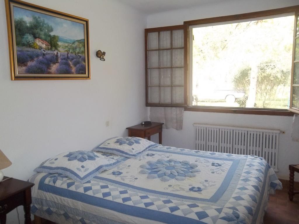 B&B Le Petit Frigouye Rochefort-du-Gard Quarto foto