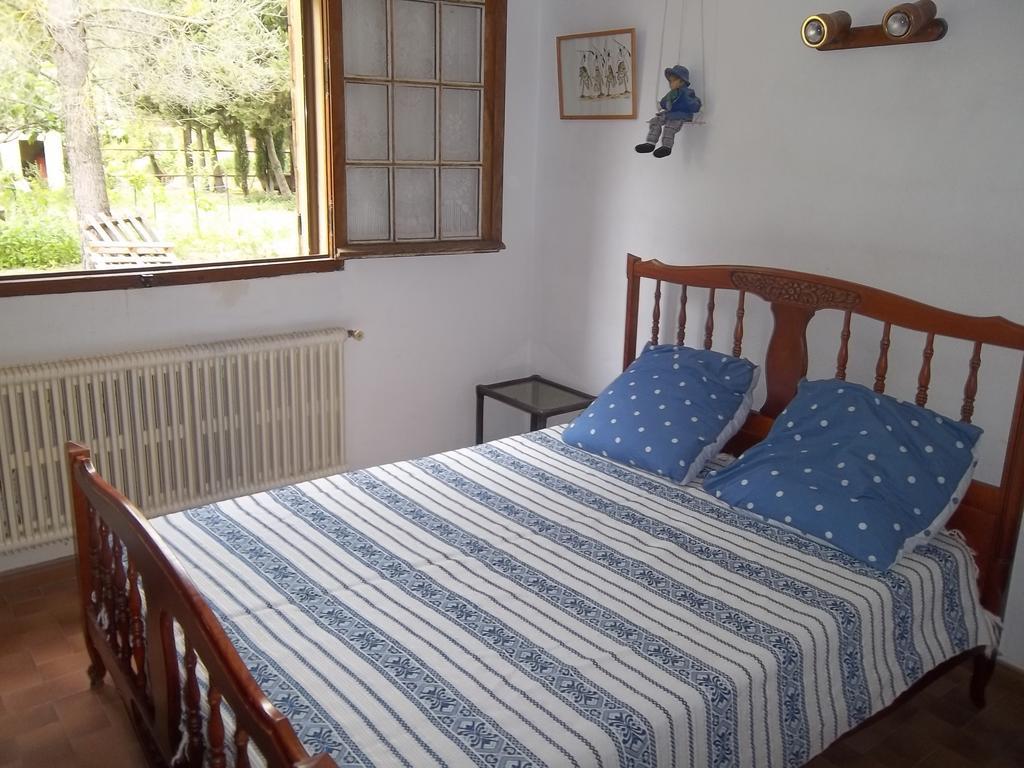 B&B Le Petit Frigouye Rochefort-du-Gard Quarto foto