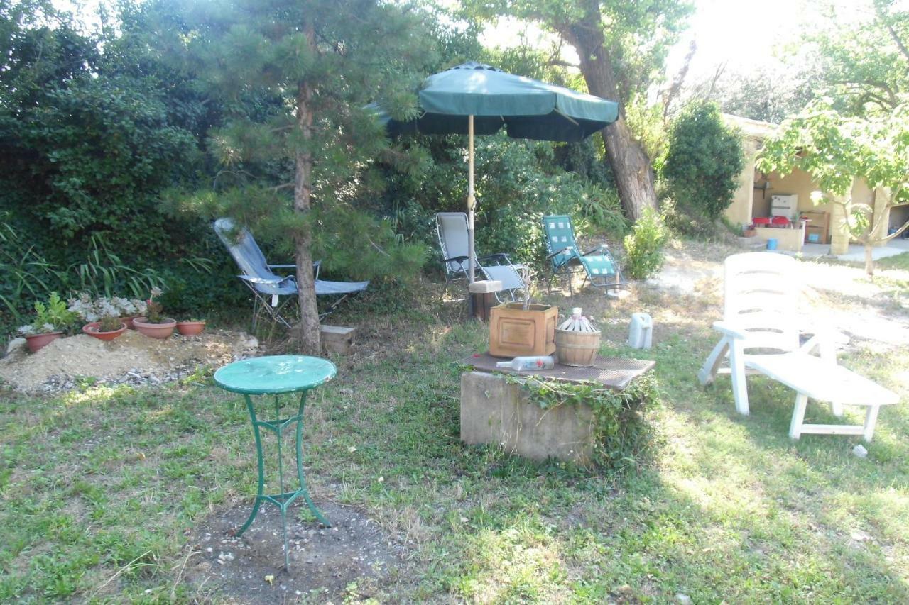 B&B Le Petit Frigouye Rochefort-du-Gard Exterior foto